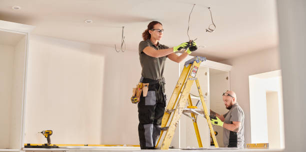 Best Affordable Emergency Electrician  in Chigan Center, MI